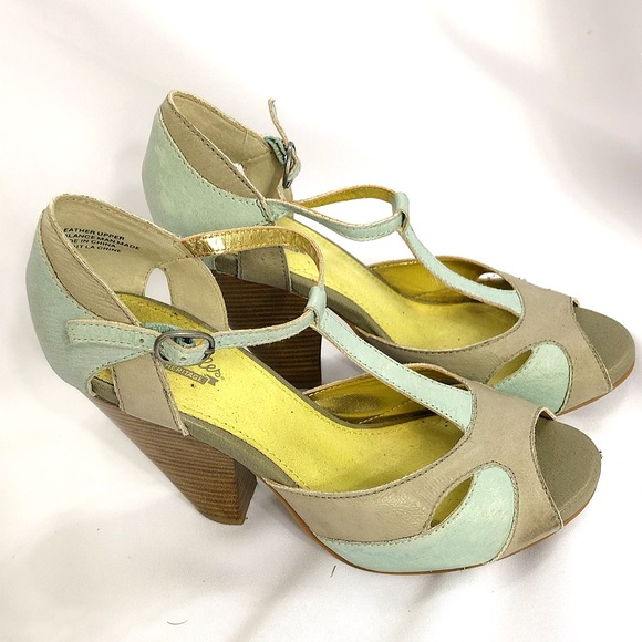 3/$30🌻| Seychelles Heritage Peep toe Heels - Picture 2 of 8